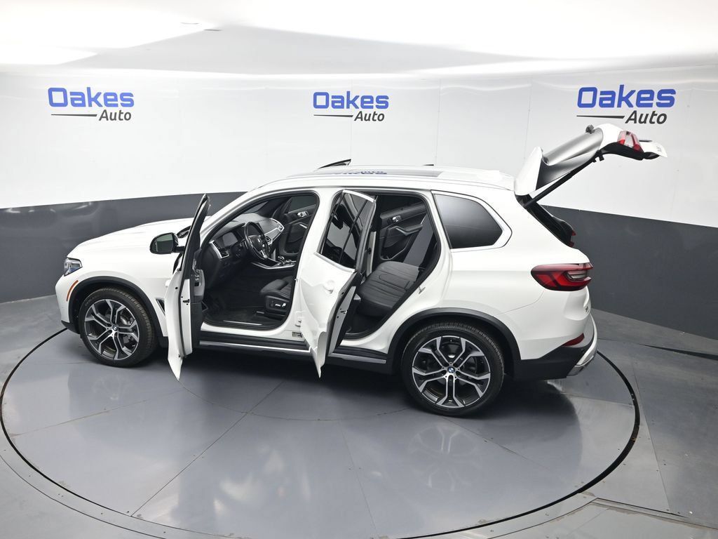 Used 2022 BMW X5 xDrive40i w/ Executive Package AWD/4WD image 59