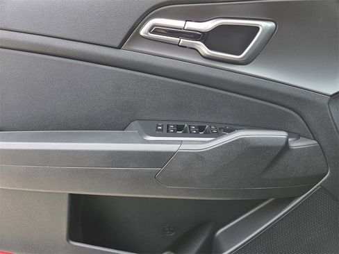 New 2026 Kia Sportage LX image 16
