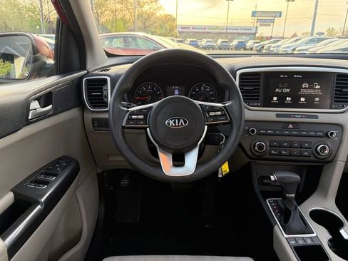 Used 2022 Kia Sportage LX image 6