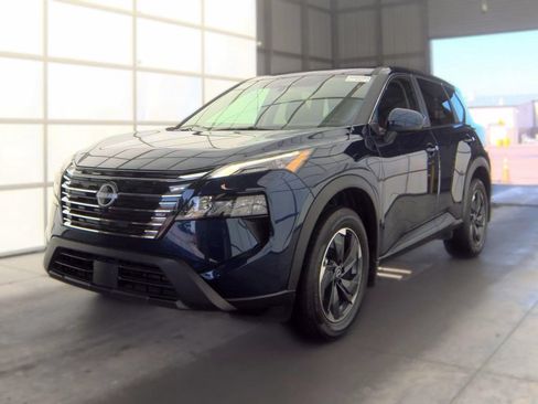 Certified 2025 Nissan Rogue SV FWD image 2
