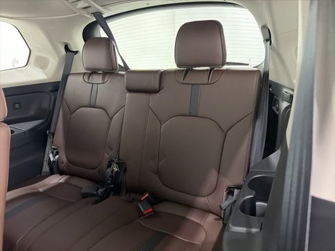 Used 2025 Honda Pilot Elite image 18