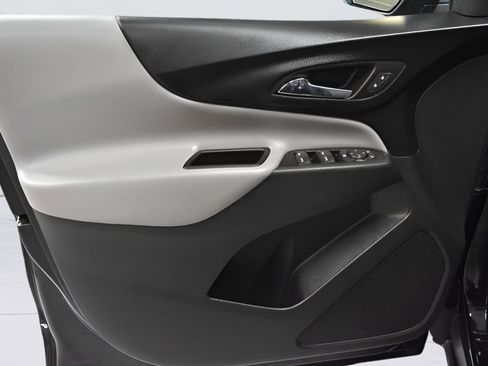 Used 2023 Chevrolet Equinox LS image 12