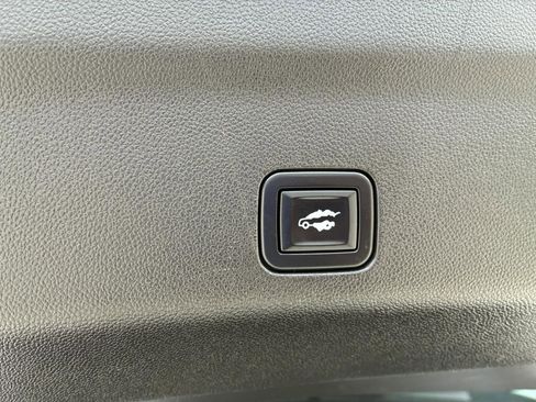 Used 2023 Chevrolet Suburban LT w/ Luxury Package image 36