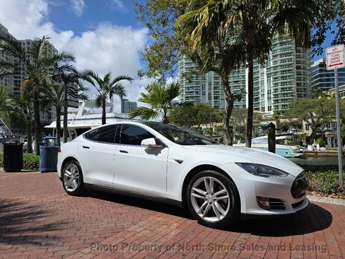 Used 2015 Tesla Model S 70 image 3