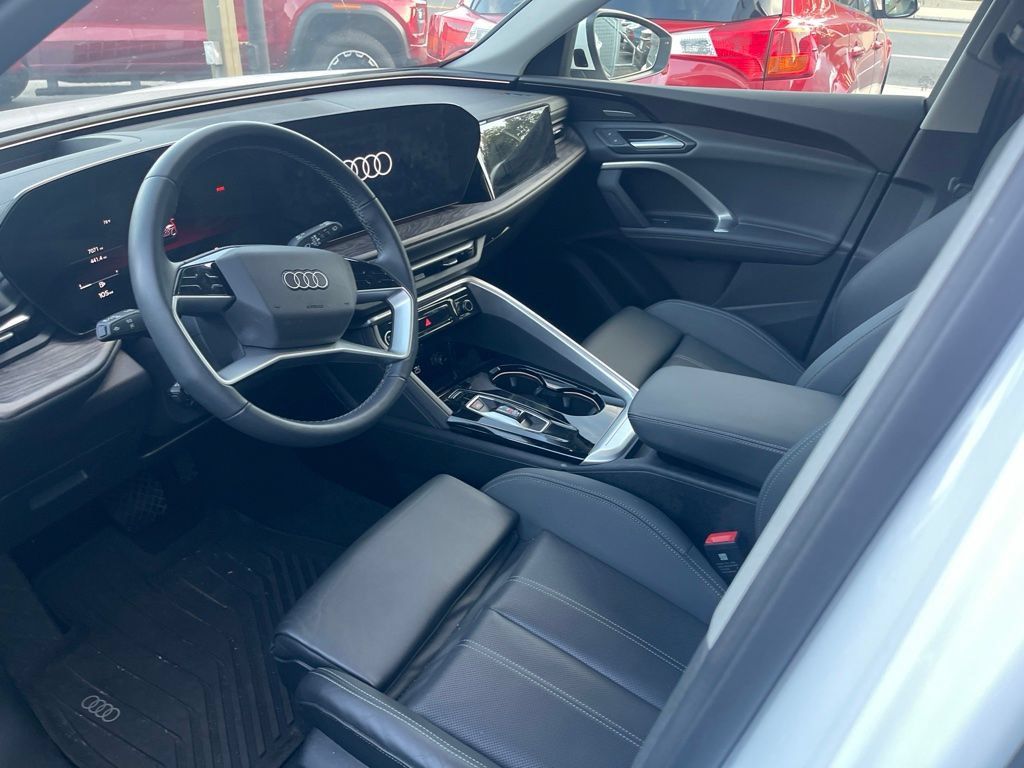 Used 2025 Audi Q5 Premium Plus w/ Premium Plus AWD/4WD image 7