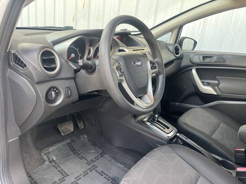 Used 2013 Ford Fiesta SE FWD image 10