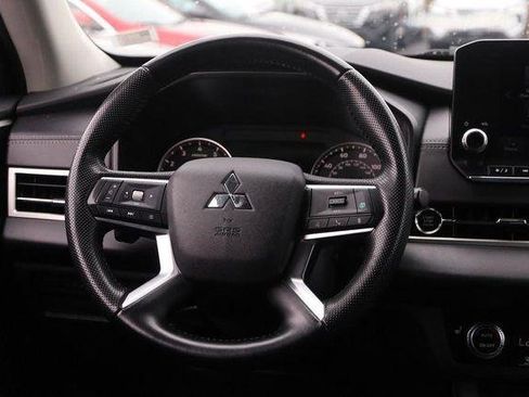 Used 2024 Mitsubishi Outlander SE Black Edition FWD image 25