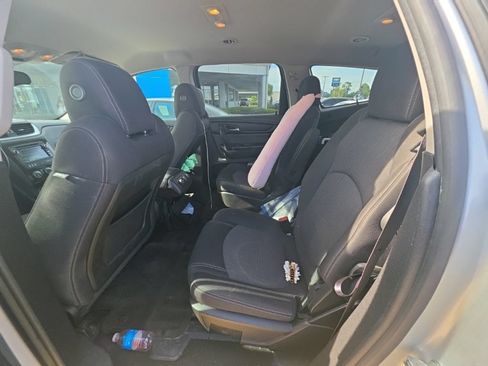Used 2015 Chevrolet Traverse LT w/ Style and Technology Package FWD image 15