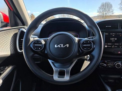 Certified 2025 Kia Soul LX w/ LX Technology Package FWD image 22