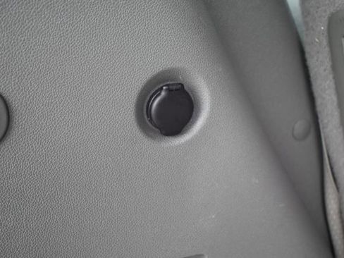 Used 2015 GMC Acadia SLE image 37