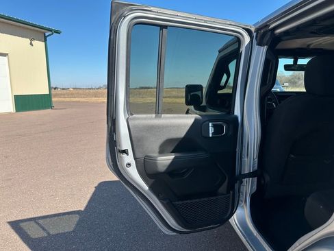 Used 2023 Jeep Wrangler Sahara image 21