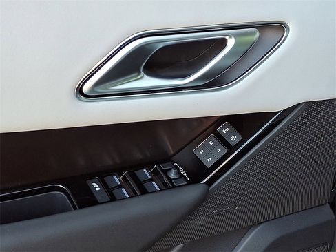 New 2026 Land Rover Range Rover Velar Dynamic SE image 8