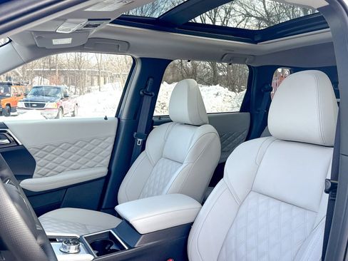 New 2025 Mitsubishi Outlander SEL image 22