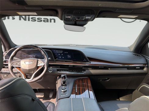Used 2023 Cadillac Escalade ESV Premium Luxury AWD/4WD image 16