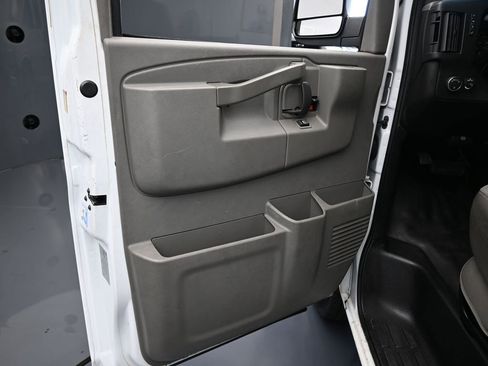 Used 2020 GMC Savana 3500 LT w/ LT Preferred Equipment Group image 16