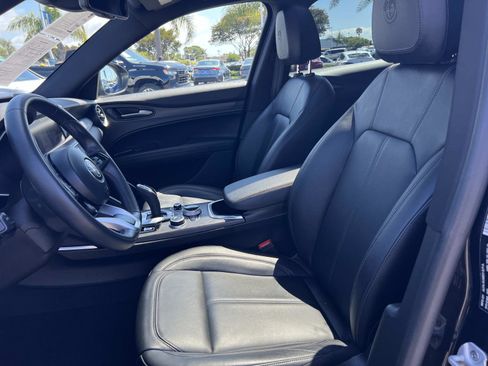 Used 2023 Alfa Romeo Stelvio Ti AWD/4WD image 19