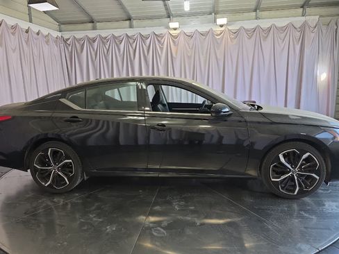 Used 2023 Nissan Altima 2.5 SR FWD image 9