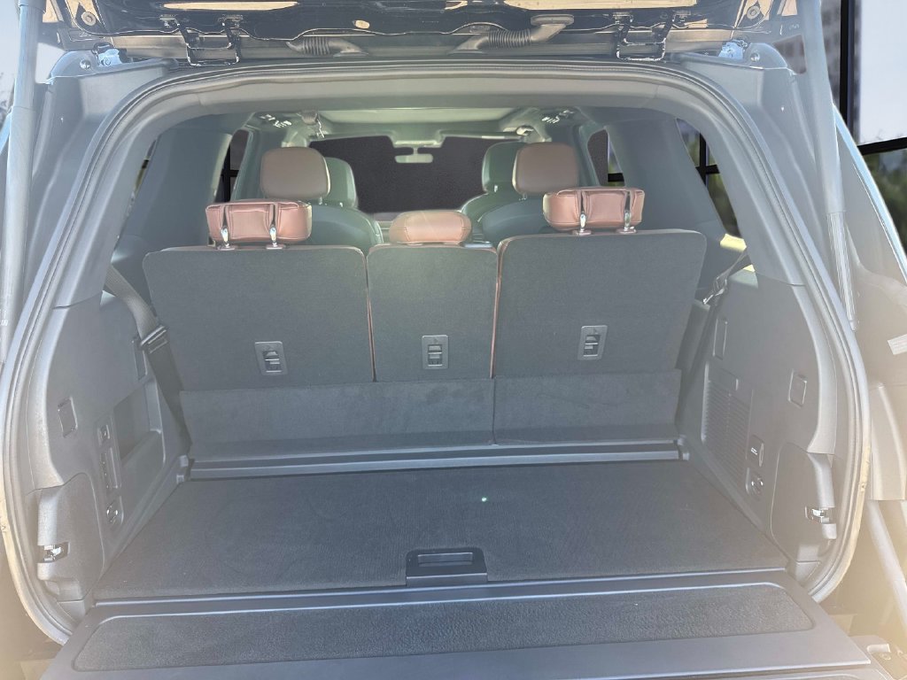 Used 2026 Lincoln Navigator Reserve AWD/4WD image 10