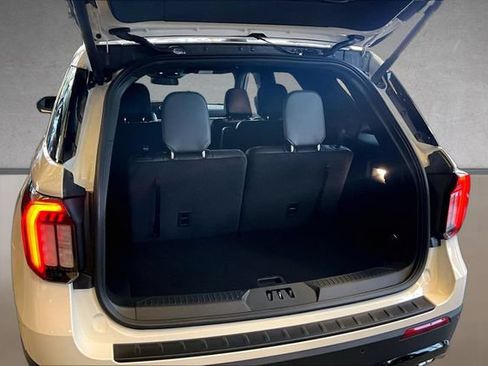 New 2026 Ford Explorer ST-Line w/ ST-Line Street Pack AWD/4WD image 13