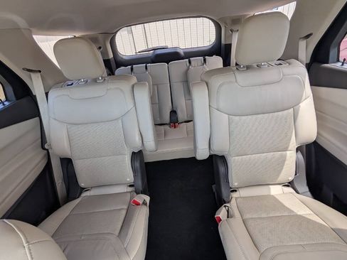 Used 2022 Ford Explorer Platinum w/ Equipment Group 601A AWD/4WD image 19