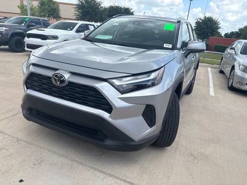 Used 2025 Toyota RAV4 XLE FWD image 6