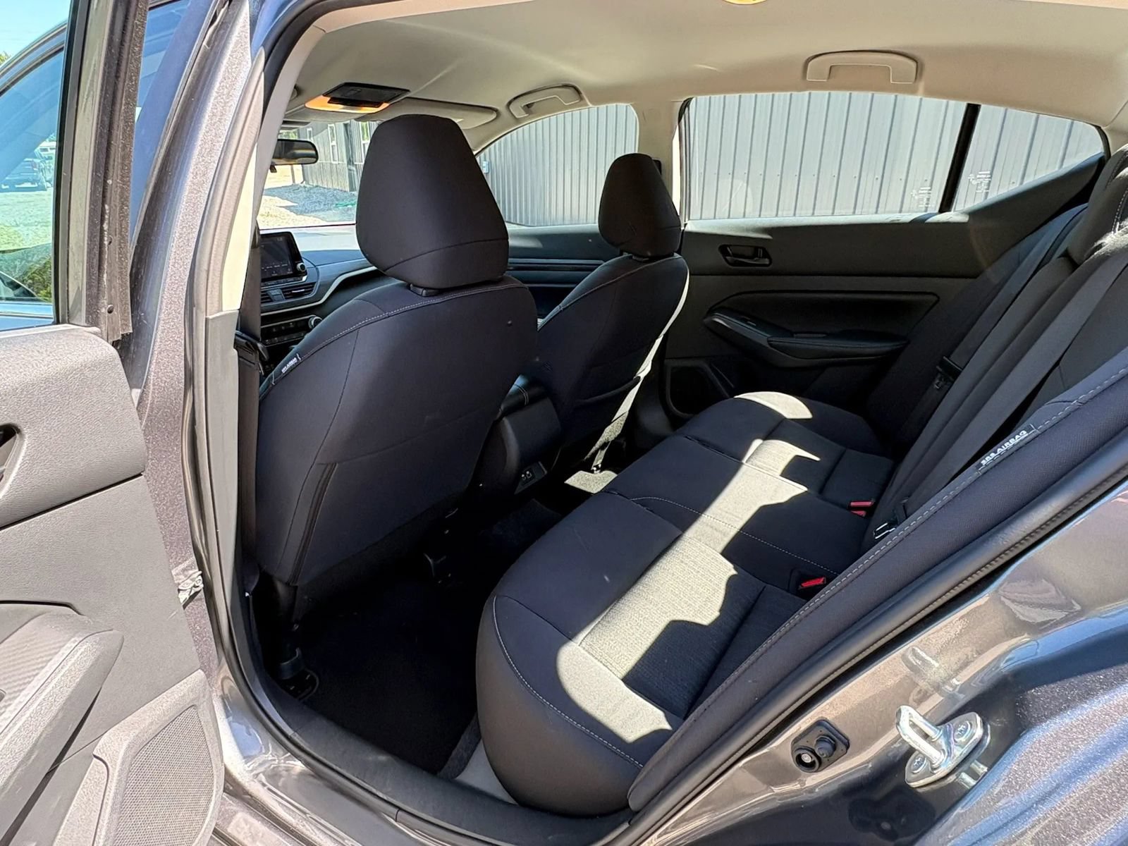 Used 2025 Nissan Altima 2.5 SV FWD image 14