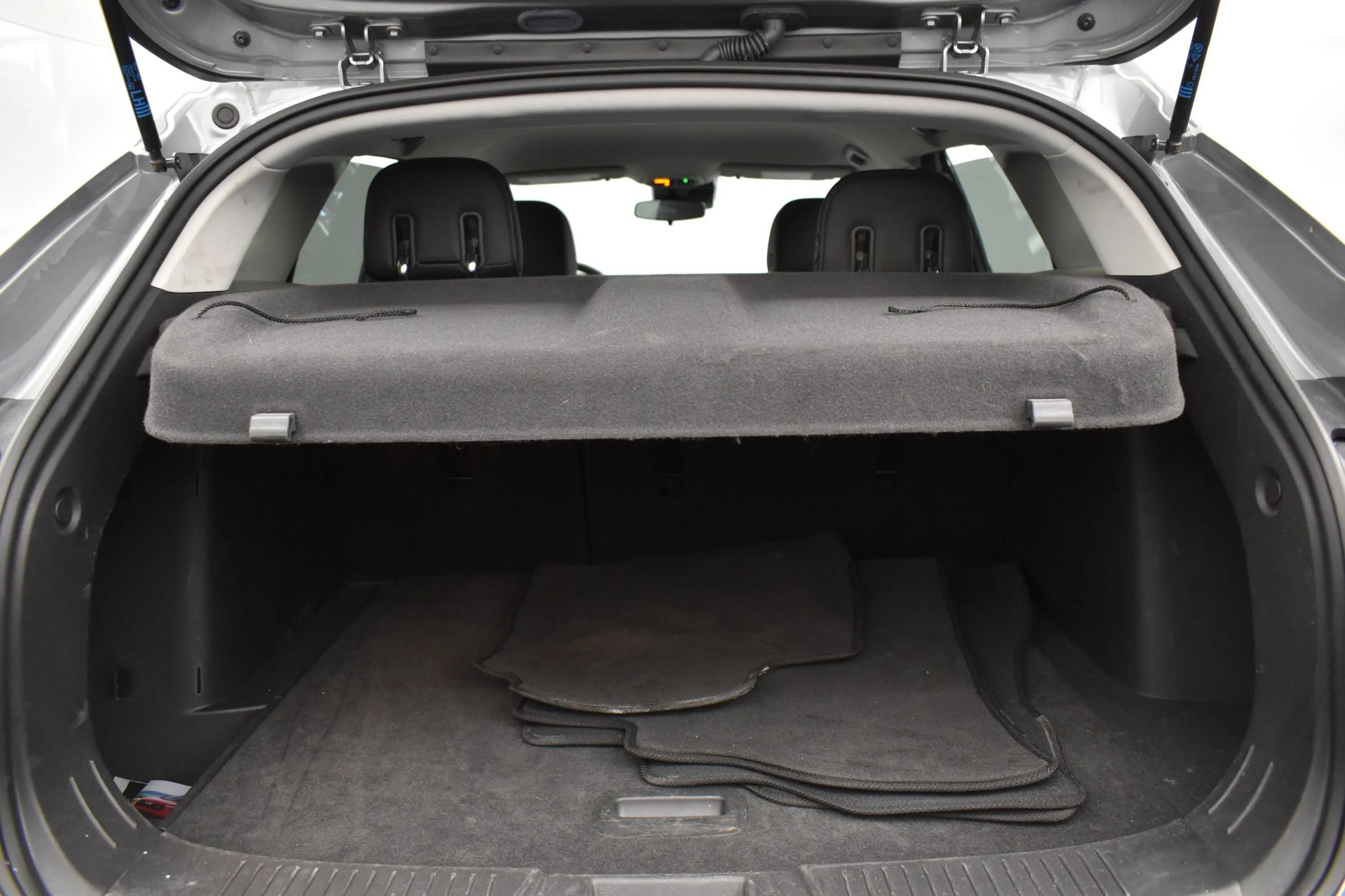Used 2025 Chevrolet Trax LT w/ LT Convenience Package FWD image 16