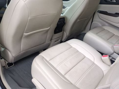 Used 2022 GMC Acadia Denali w/ Denali Technology Package FWD image 18