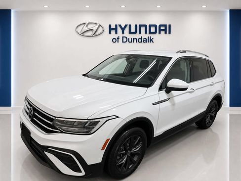 Used 2024 Volkswagen Tiguan SE FWD image 3