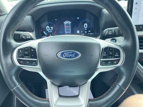 Used 2025 Ford Explorer Active AWD/4WD image 11