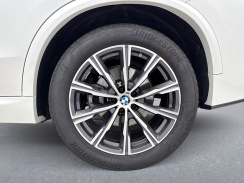 Used 2025 BMW X5 xDrive40i w/ M Sport Package AWD/4WD image 28