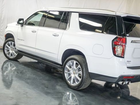 Certified 2022 Chevrolet Suburban High Country w/ Premium Package AWD/4WD image 11