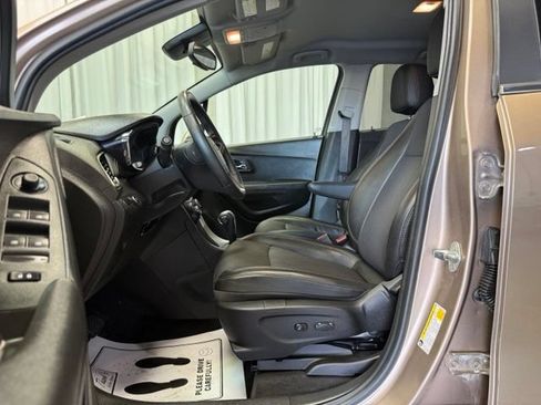 Used 2019 Chevrolet Trax LT w/ Driver Confidence Package FWD image 5