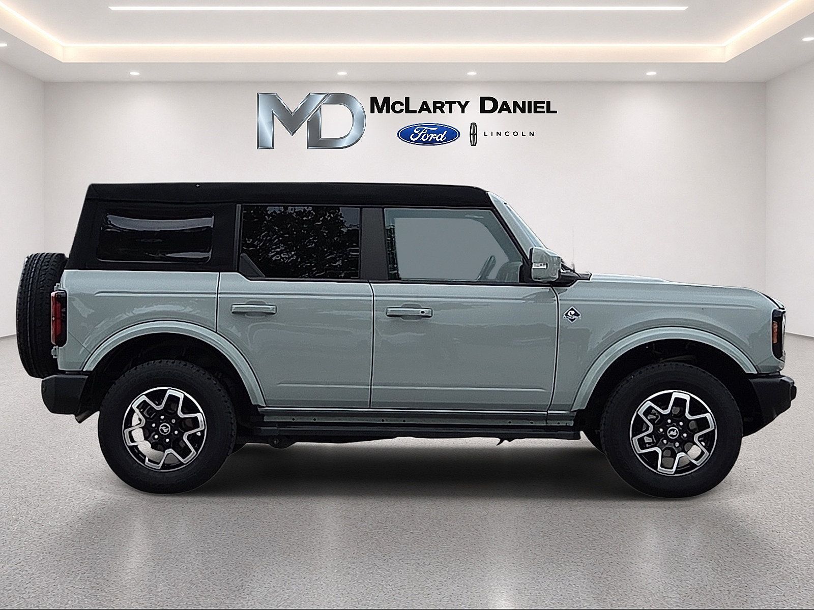 Used 2024 Ford Bronco Outer Banks AWD/4WD image 6