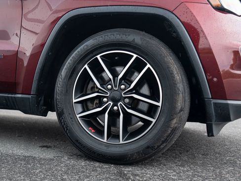 Used 2019 Jeep Grand Cherokee Trailhawk AWD/4WD image 18