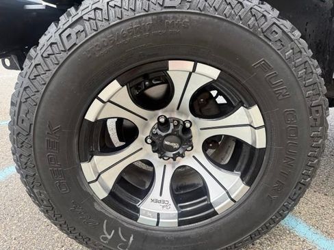 Used 2014 Jeep Wrangler Unlimited Sahara w/ Connectivity Group AWD/4WD image 7