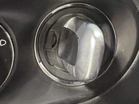 Certified 2025 Porsche Macan image 36