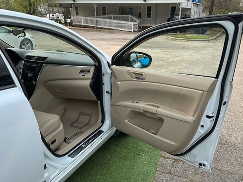 Used 2012 Suzuki Kizashi SE image 24