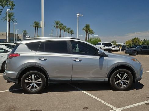 Used 2017 Toyota RAV4 XLE AWD/4WD image 4