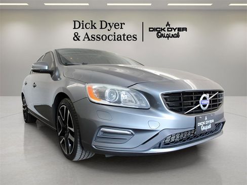 Used 2017 Volvo S60 T5 Dynamic image 13