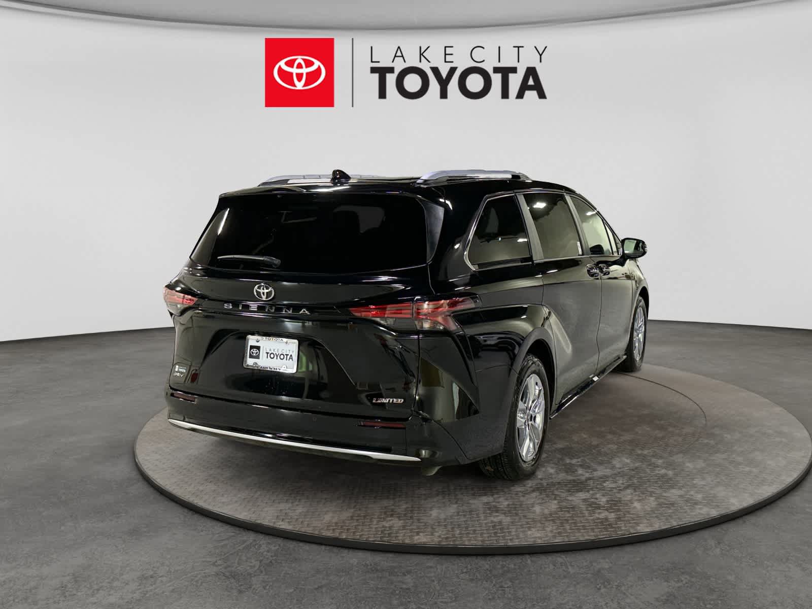 Used 2026 Toyota Sienna Limited FWD image 6