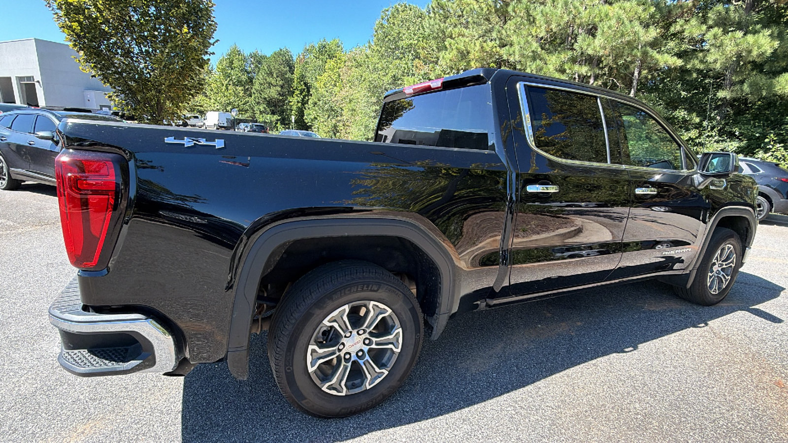 Used 2025 GMC Sierra 1500 SLT AWD/4WD image 8