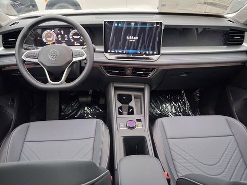New 2026 Volkswagen Tiguan SE FWD image 6
