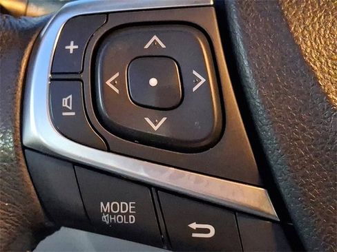 Used 2016 Toyota Camry XLE image 28