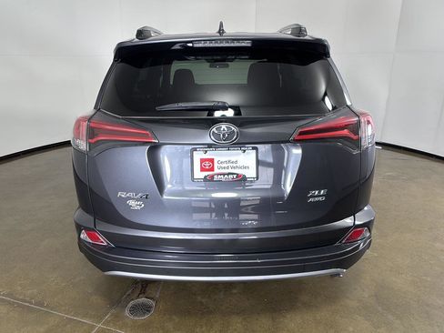 Used 2018 Toyota RAV4 XLE AWD/4WD image 11