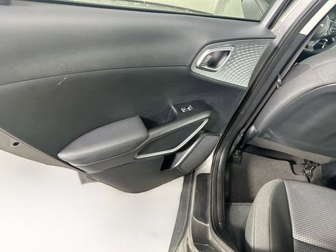 Used 2025 Kia Soul LX w/ LX Technology Package image 25