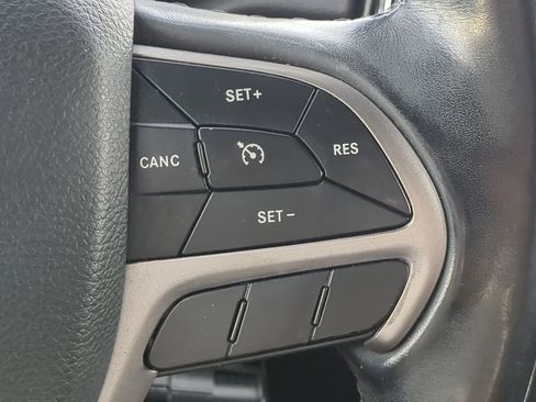 Used 2020 Jeep Grand Cherokee Laredo w/ Laredo X Package image 27