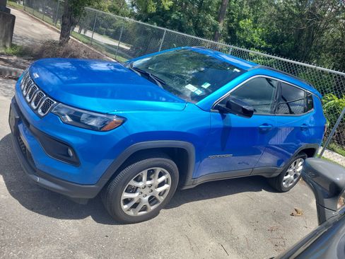 Used 2023 Jeep Compass Latitude AWD/4WD image 4