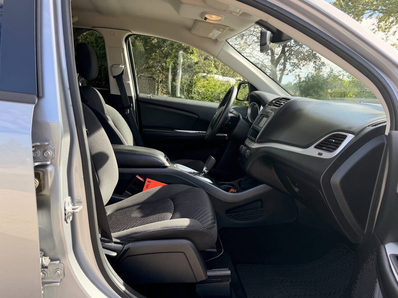 Used 2018 Dodge Journey SE w/ Mopar All Weather Group FWD image 26