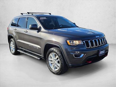 Used 2017 Jeep Grand Cherokee Laredo w/ Quick Order Package 23E AWD/4WD image 3